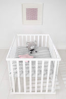 roba Laufgitter 75 x 100 cm - Baby Spielgitter + Einlage roba Style grau - 3-fach höhenverstellbar - Mobiler Laufstall mit Rollen - Holz weiß