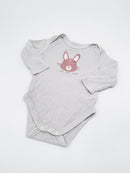 Langarmbody mit Hasenprint - Gr. 62 (C&A)