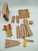 Bundle Holz Zugset Schienen & Gebäude