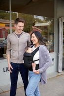 Ergobaby Adapt Babytrage für Neugeborene ab Geburt, 3-Positionen SoftTouch Cotton Ergonomische Babybauchtrage Rückentrage Baby-Tragetasche, Onyx Black