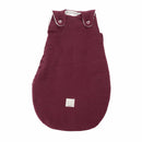 TRÄUMELAND Babyschlafsack aus Musselin beerenrot, atmungsaktiv, leicht & hautfreundlich, mitwachsender Ganzjahres-Babyschlafsack mit integrierter Belüftung, 2.5 TOG, Öko-Tex 100 zertifiziert