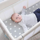 roba Reisebettmatratze Little Stars - Faltbare Baby Matratze für Reisebett 60 x 120 cm - Abnehmbarer Bezug in Grau mit weißen Sternen - Inklusive Tragetasche
