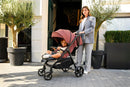 MoMi Kinderbuggy CLARA, Kinderwagen ab dem 6. Lebensmonat, bis 22 kg Körpergewicht, 5-Punkt-Sicherheitsgurt, Fußsack, Getränkehalter, Einkaufskorb, Wickeltasche, Insekten- und Regenschutz