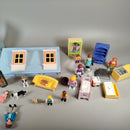 Playmobil Puppenhaus 5303 Großes Stadthaus, mit Möbeln, Figuren