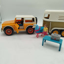 Simba Toys Geländewagen & Pferdeanhänger mit Reiterfiguren