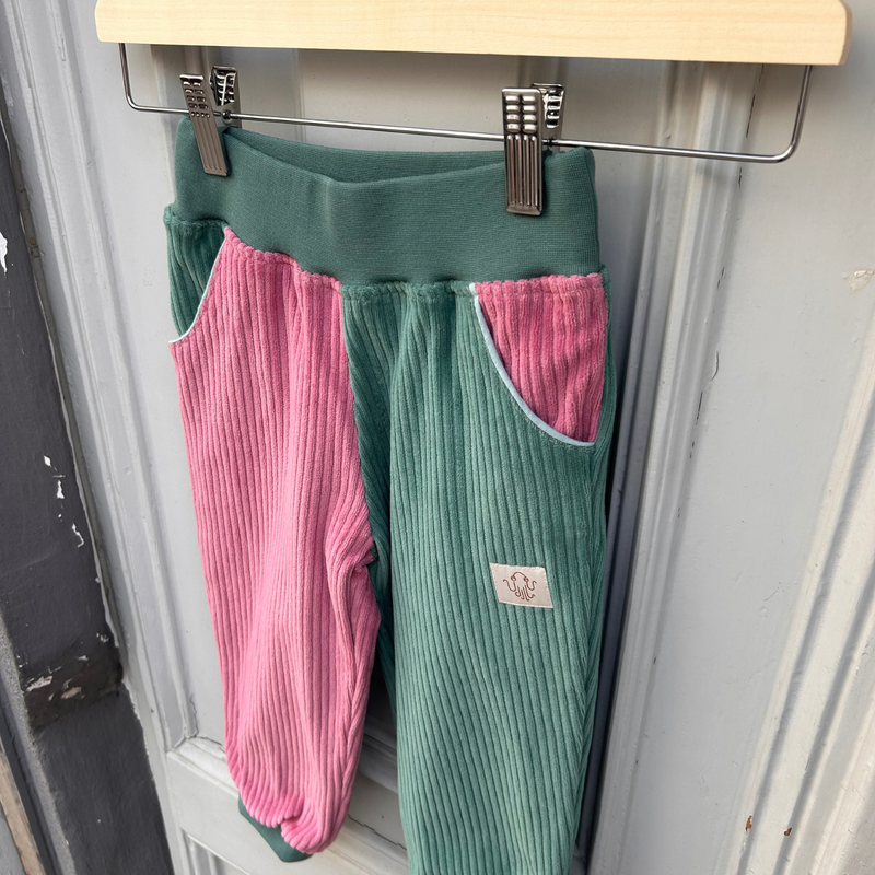 Oktopulli Mitwachshose  Elli | Bio-Cordnicki | Altrosa Grün 116-128