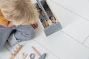 Werkzeugkiste für Kinder, Holzwerkzeugkasten, Holzbaukasten inklusive 22-teiligem Werkzeug – Milieubild (16/18)