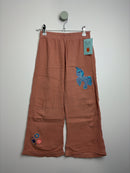 MUSSELINHOSE MIT PATCHES • 128 • LONG LIVE THE QUEEN