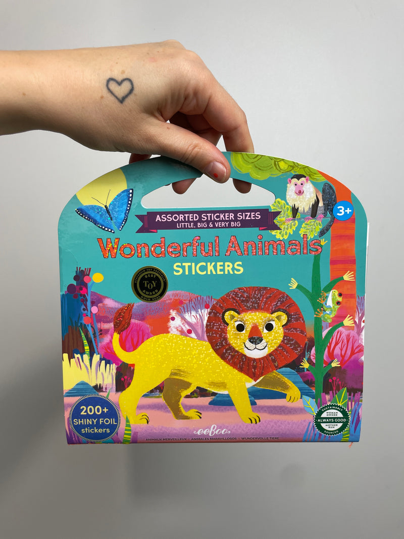 Wunderbares Stickerbuch mit glänzenden Tieren