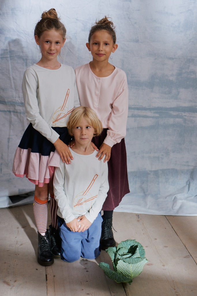 Tommy longsleeve in grau mit dem Chopsticks Print