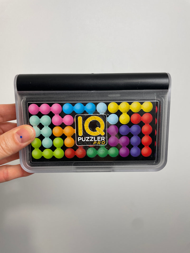 IQ Puzzler Pro • smart games