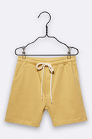 Enno shorts in senfgelb mit kleiner Brombeer Stickerei für Kinder 158/164