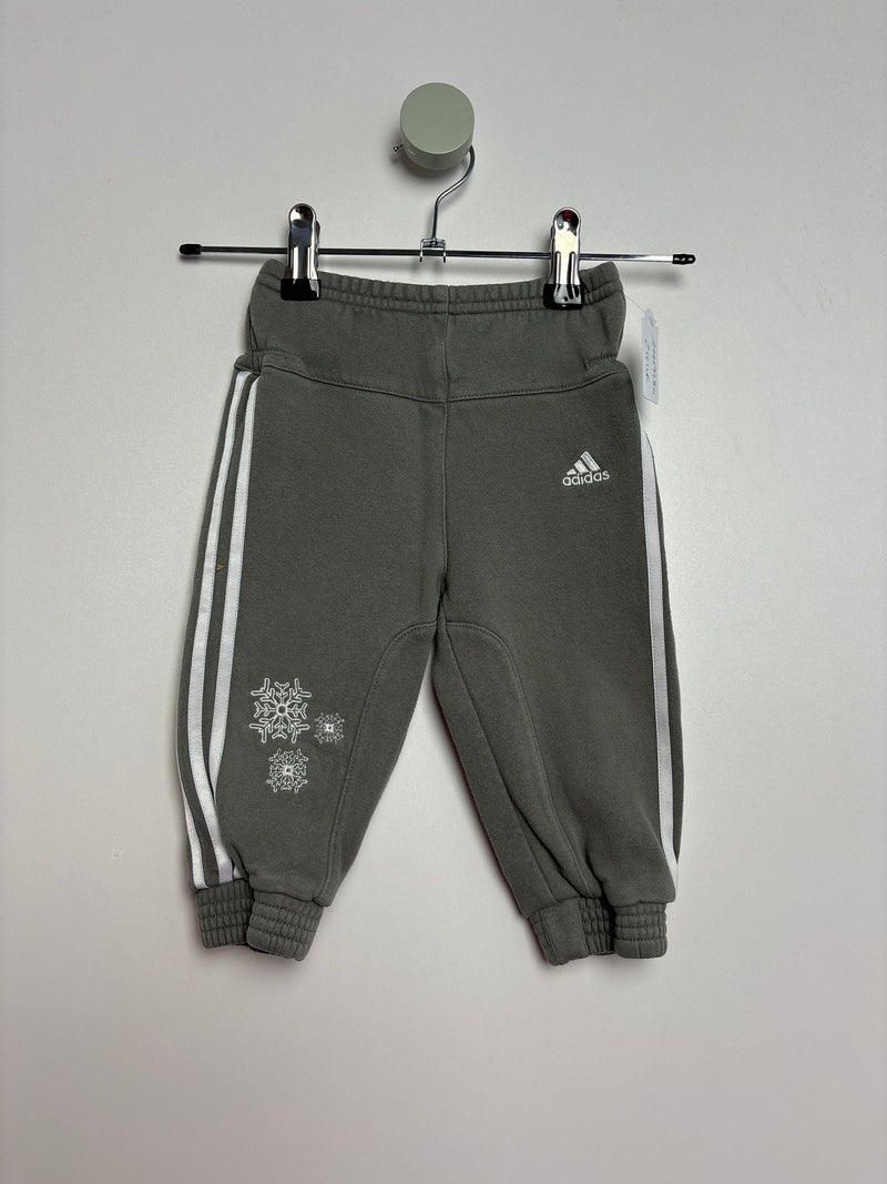 jogging suit • 68 • adidas