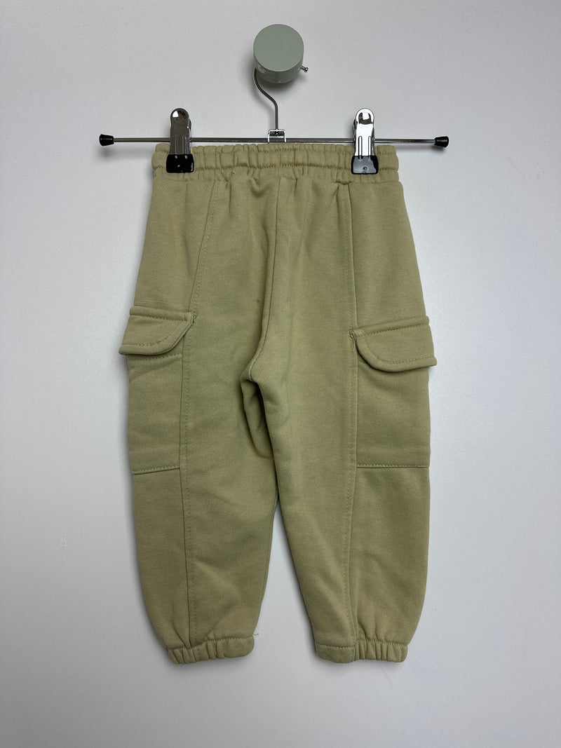 Jogginghose • 74 • zara