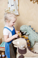 OYOY Dina & Bobo Dinosaur Kuscheltier mit Taschen