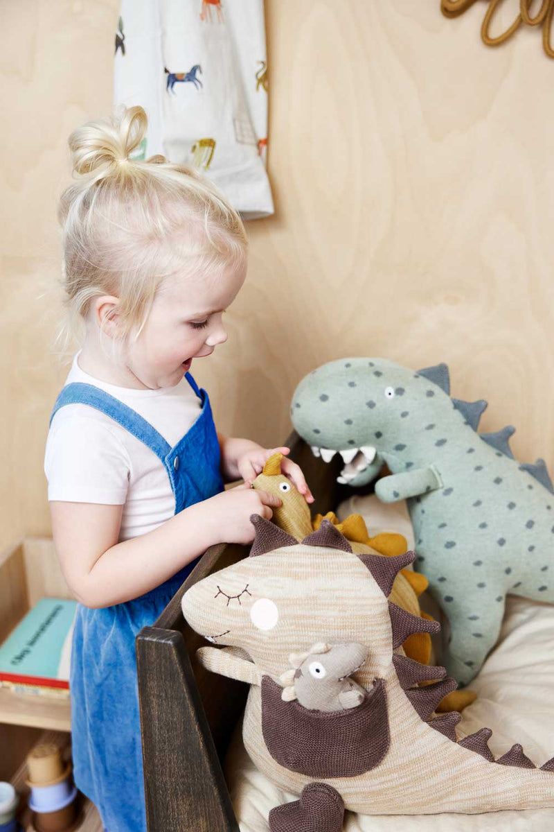 OYOY Dina & Bobo Dinosaur Kuscheltier mit Taschen