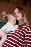 fr: Claudia porte une taille M, en: Claudia wears a size M, de: Claudia trägt Größe M