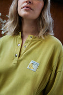 fr: Ophélie porte une taille M, en: Ophélie wears a size M, de: Ophélie trägt Größe M