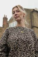 fr:Julie mesure 1m67 et porte une taille M, en:Julie is 1m67 and wears a size M, de:Julie ist 1m67 und trägt Größe M