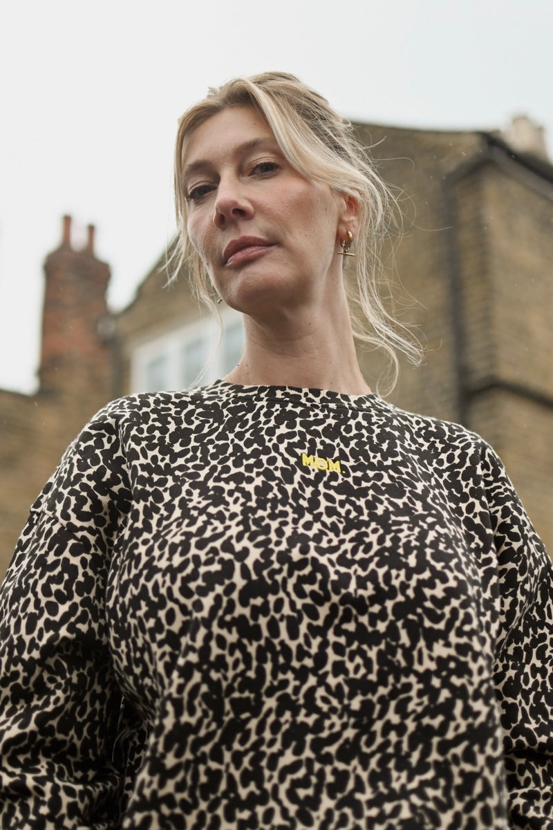 fr:Julie mesure 1m67 et porte une taille M, en:Julie is 1m67 and wears a size M, de:Julie ist 1m67 und trägt Größe M