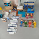 Puppenhaus mit Figuren & Möbeln