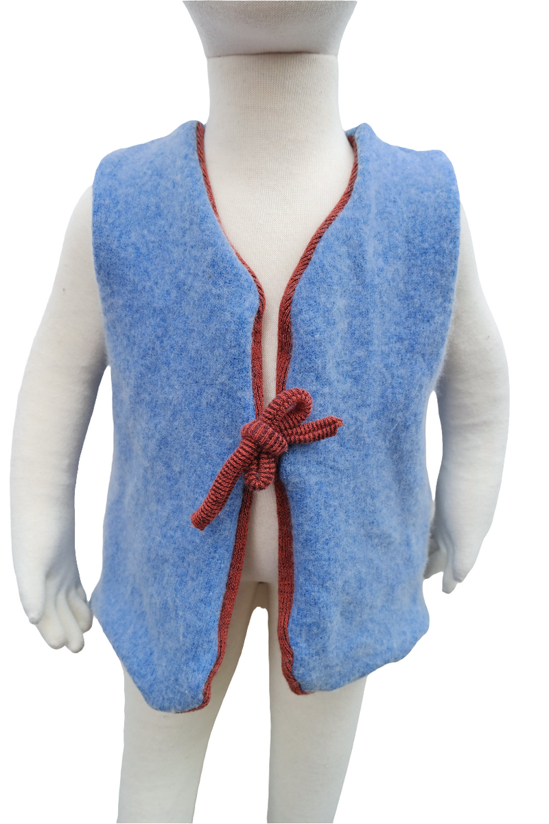 Wende-Weste für Kleinkinder aus Upcycling Kaschmir Merinowolle – mitwachsend von Größe 80 bis 116 in Himmelblau und Rostbraun