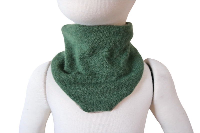 Tuch Schal mitwachsend und wendbar für Kinder aus Upcycling Kaschmir und Seide in Beige und Grün