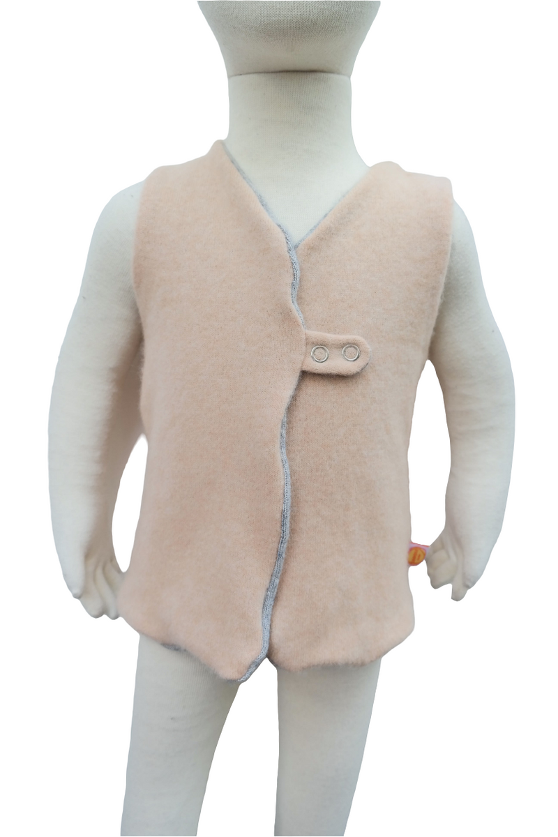 Wende-Weste für Kleinkinder aus Upcycling Kaschmir Merinowolle – mitwachsend von Größe 80 bis 116 in Beige und Grau