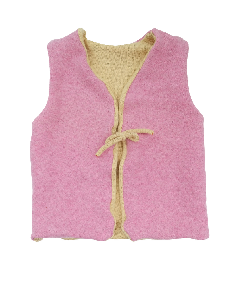 Wende-Weste für Kleinkinder aus Upcycling Wolle – mitwachsend von Größe 80 bis 116 in Rosa und Buttergelb