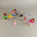 Puppenhaus Familie Set – 8 Spielfiguren aus Holz, beweglich