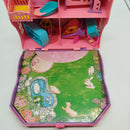 Bundle Puppenhaus mit Möbeln & Figuren Set von 1 Spielset