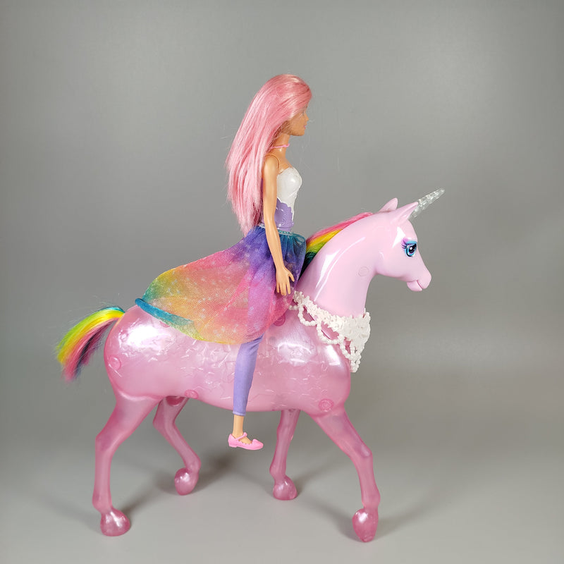 Barbie Puppe & Einhorn Regenbogenfigurenspiel