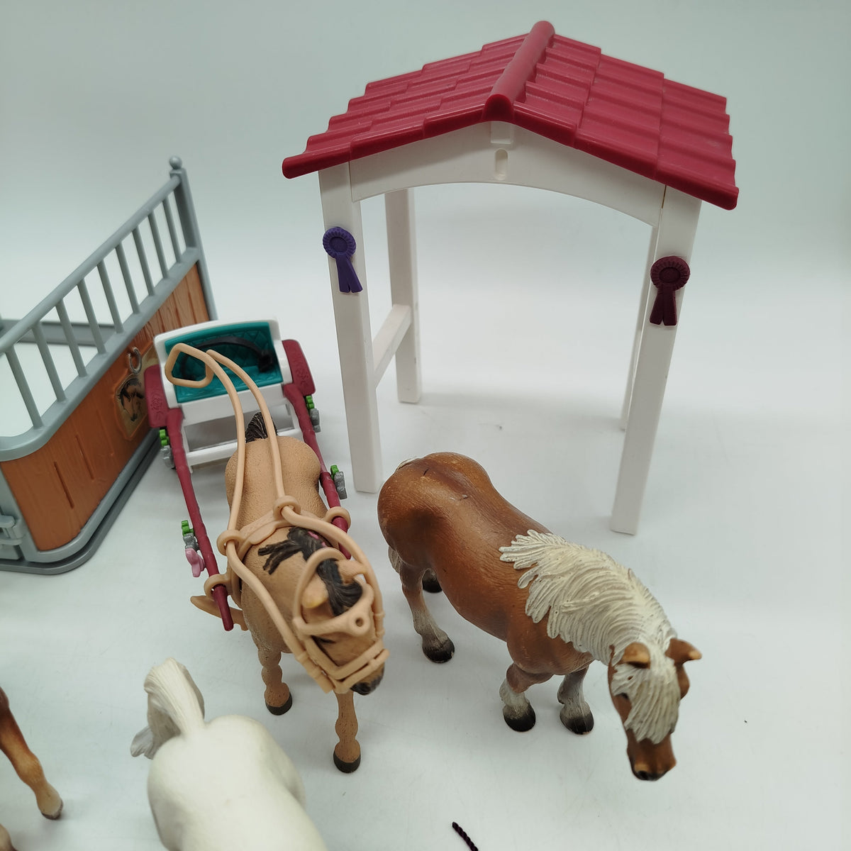 schleich tiere aufbewahren Schleich Bundle Pferde Set von 7 Pferden, Kutsche & Stall
