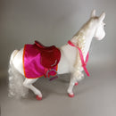 Our Generation Pferdefigur – mit Sattel, Zaumzeug & Zubehör