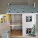 Puppenhaus mit Figuren & Möbeln