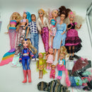 Mattel Bundle Barbie Set von 12 Puppen mit Zubehör