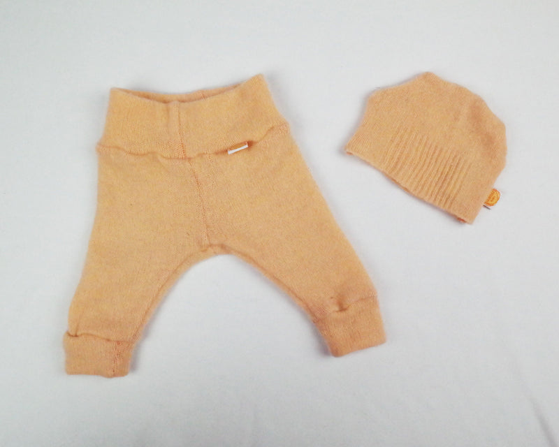 Set of pants and hat for premature babies 40/44 made of 100% rescued merino wool in peach-pink