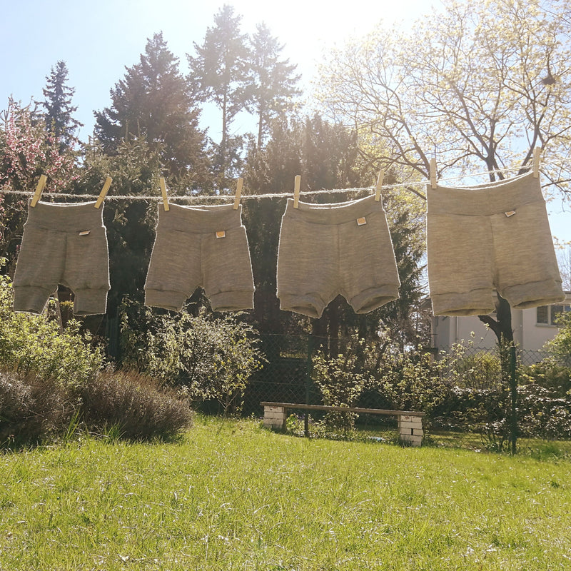 Kurze Hose Shorts Windelhose für Neugeborene Babys aus Upcycling Wolle Größe 50/56 in Grau