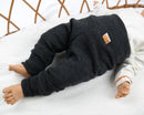 Babyhose & Mütze für Neugeborene 50/56 aus 100 % geretteter Merinowolle in Dunkelgrau Anthrazit - Jawoll Baby