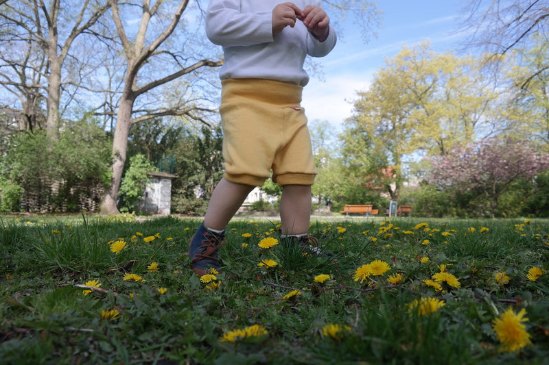 Kurze Hose Shorts für Kinder 110/116 aus 100 % Upcycling Wolle in Sand Beige