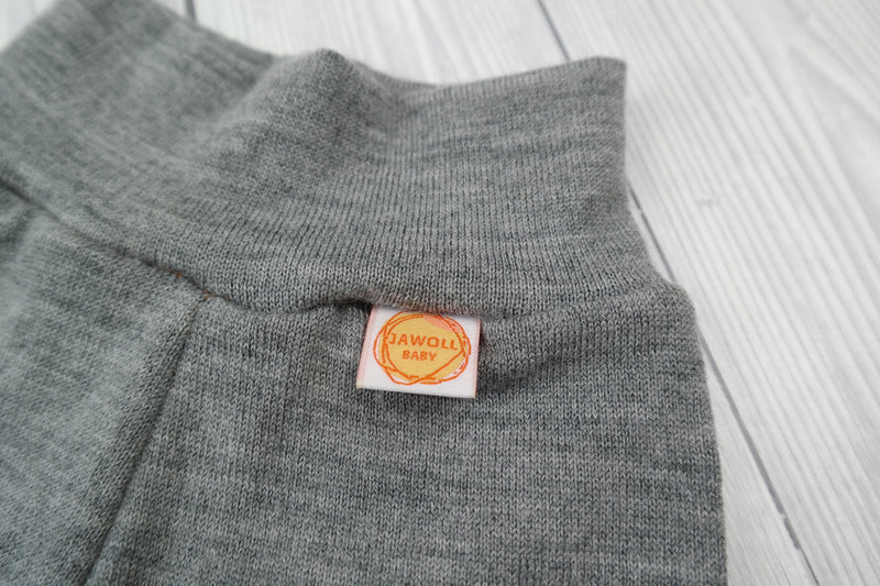 Kurze Hose Shorts Windelhose für Neugeborene Babys aus Upcycling Wolle Größe 50/56 in Grau