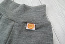 Kurze Hose Shorts Windelhose für Neugeborene Babys aus Upcycling Wolle Größe 50/56 in Grau - Jawoll Baby