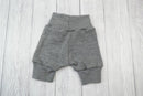 Kurze Hose Shorts Windelhose für Neugeborene Babys aus Upcycling Wolle Größe 50/56 in Grau - Jawoll Baby