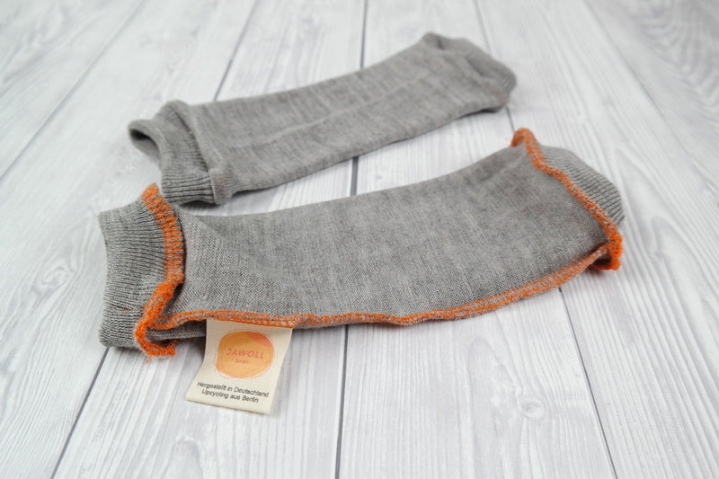 Tragestulpen Beinstulpen Babylegs in Grau Upcycling aus Wolle natürlicher Sonnenschutz im Sommer für Babys und Kleinkinder in der Trage