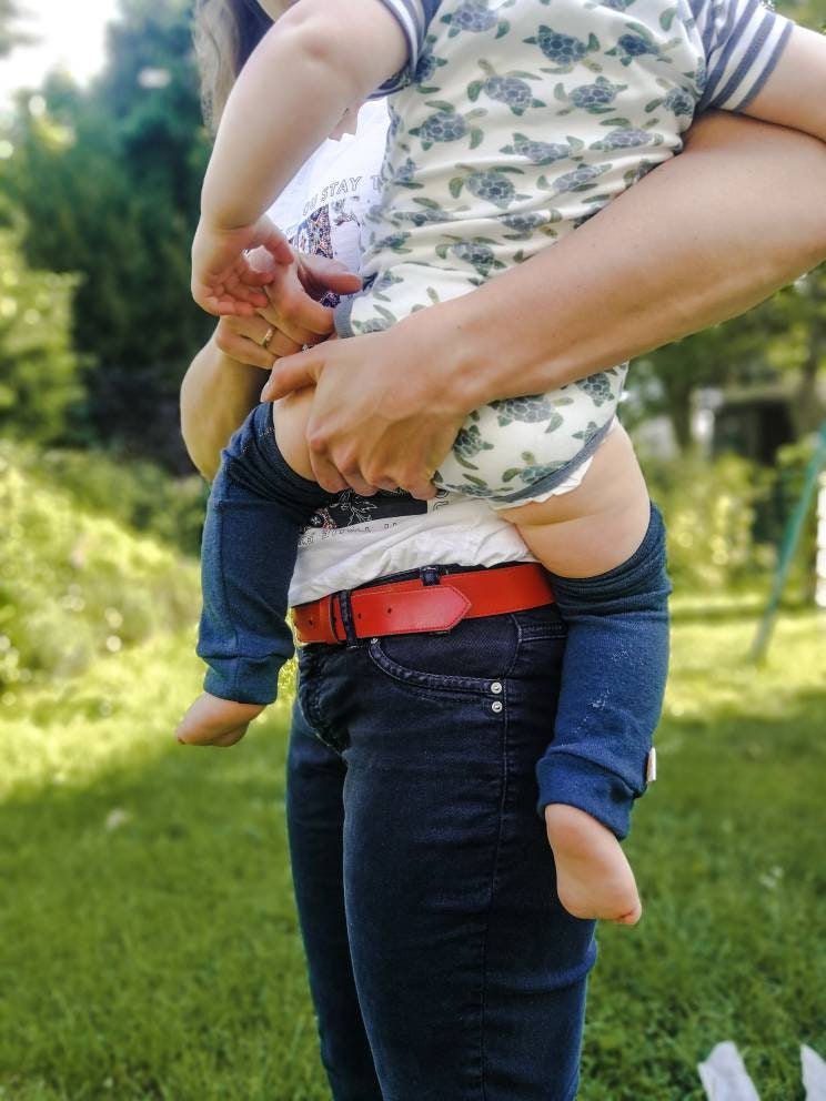 Tragestulpen Beinstulpen Babylegs Dunkelblau Upcycling aus Wolle natürlicher Sonnenschutz im Sommer für Babys und Kleinkinder in der Trage