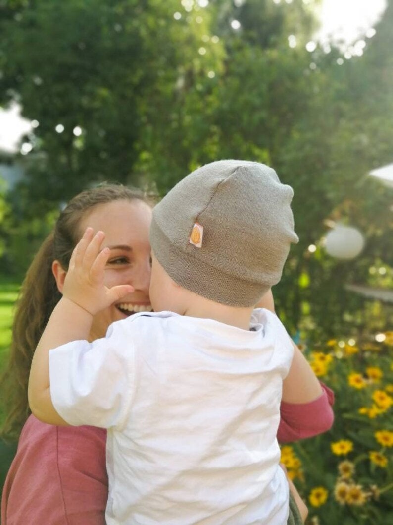 Mütze für Babys und Kleinkinder aus Upcycling Wolle oder Kaschmir in der Farbe deiner Wahl