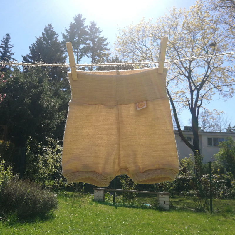 Kurze Hose Shorts für Babys und Kinder aus Upcycling Wolle in deiner Wunschfarbe