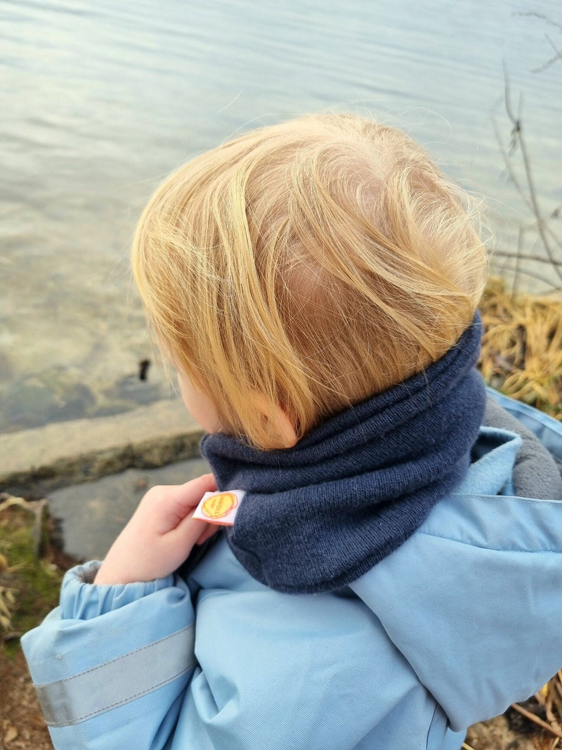 Loop for babies made of upcycled merino wool in dark blue