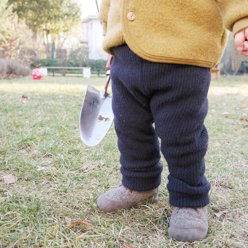 Outdoorhose für Babys und Kleinkinder aus Upcycling Wollwalk in deiner Wunschfarbe