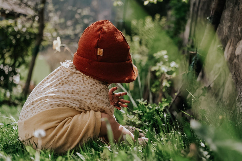 Sun hat baby KU 42-45 with neck protection made of 100% upcycled wool in raspberry red